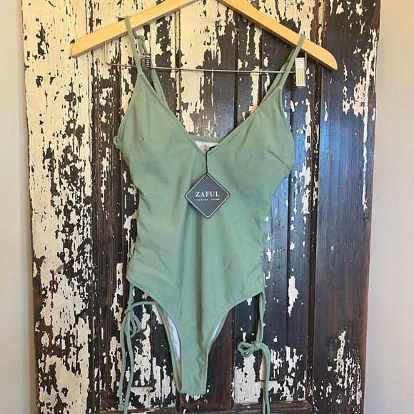 NWT Women’s Zaful one piece cinched side lace up textured swimsuit.  Size 4 - Picture 1 of 6